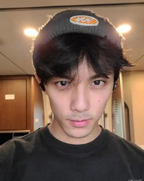 吴磊绿洲在线求帮修胡子 满脸胡茬显熟男魅力|素颜_网易订阅