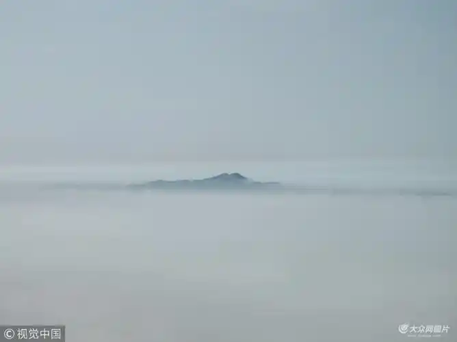 烟台雾从海上来滨海广场似仙境