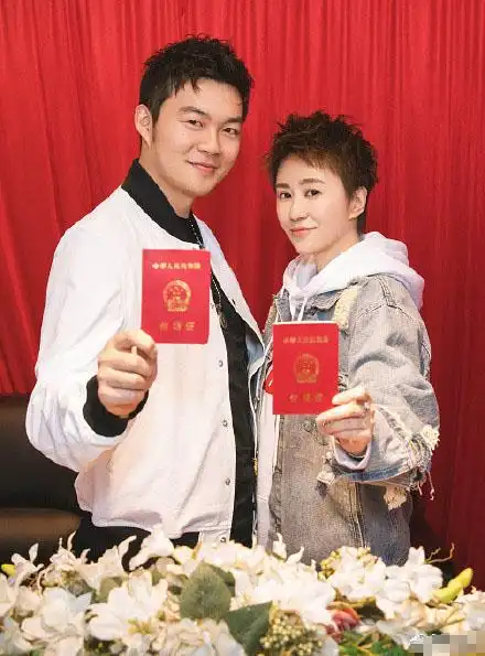 马丽老公许文赫罕见秀恩爱猝不及防的一把口粮