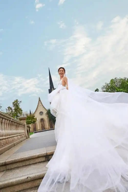 欧式大牌 |浪漫简约 22 0 作品集: 场景:[27区华南总部]风格:[简约