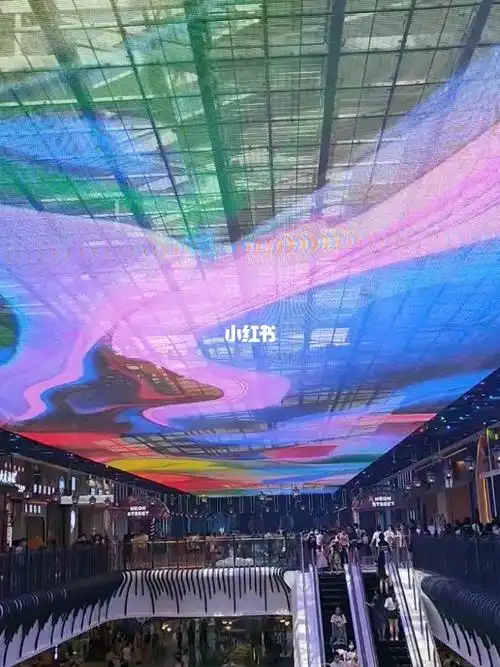 led透明天幕商场人气爆满