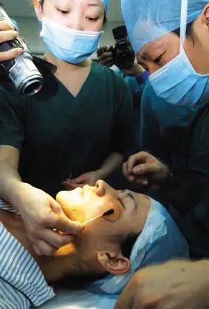 变性人变脸_新闻中心_新浪网