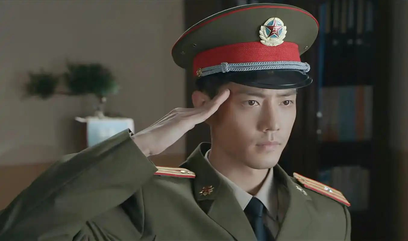 肖战顾一野敬礼#  顾一野以赤子炙诚,淬韶华丰盛; 以刚毅之脊,展战