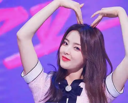 女明星比心的样子有多撩,看下赵丽颖,杨紫,谭松韵,杨超越吧_感觉_时候