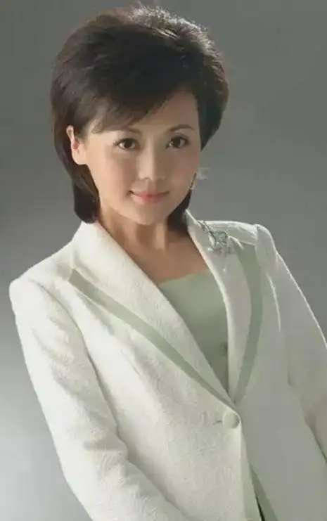 央视美女主播柴璐风光背后有眼泪曾公开征婚46岁仍未婚