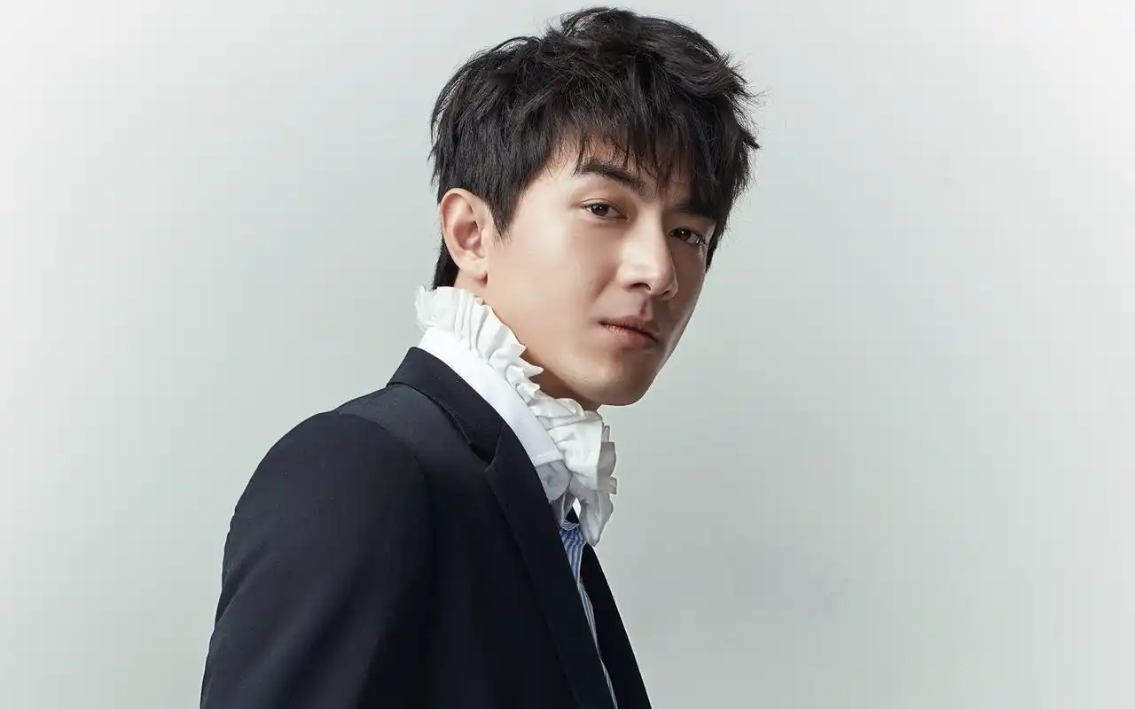 林更新时尚写真高清桌面壁纸