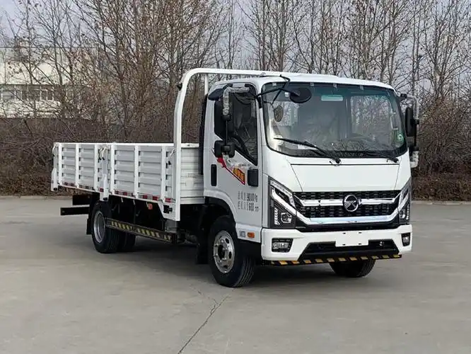 kmc1092a336dp6凯马牌152马力单桥柴油46米国六载货汽车