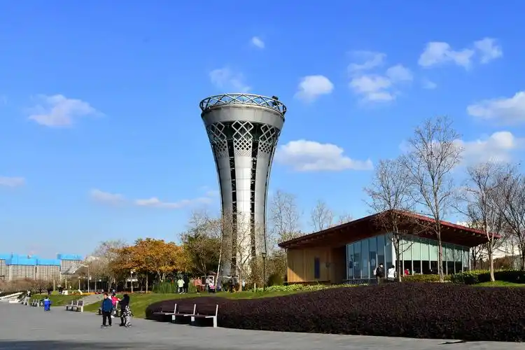 漫步黄浦江前滩休闲公园