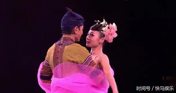 赖文慧就陪伴在华仔的身边,抛开个人感情,赖文慧其实是一个非常优秀的