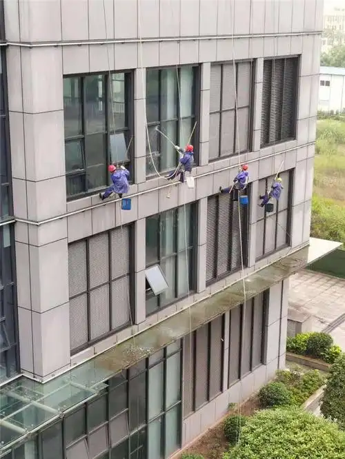 南岸弹子石外墙清洗清洗外墙多少钱洁万家外墙蜘蛛人公司