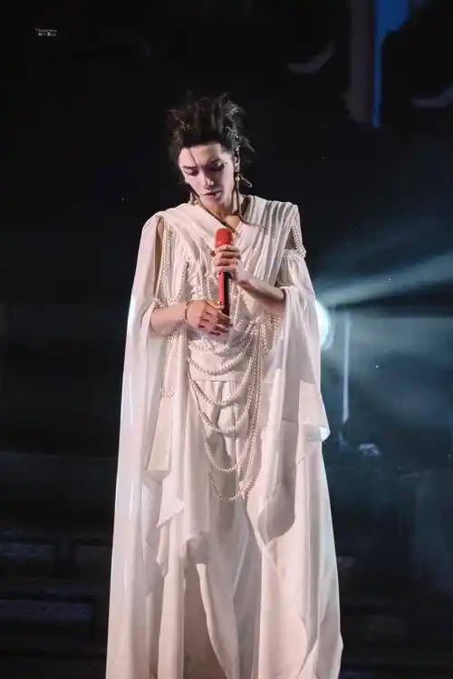 爱穿高跟鞋的6位男星,身高不够鞋底凑,恰恰证明了越努力越心酸_节目