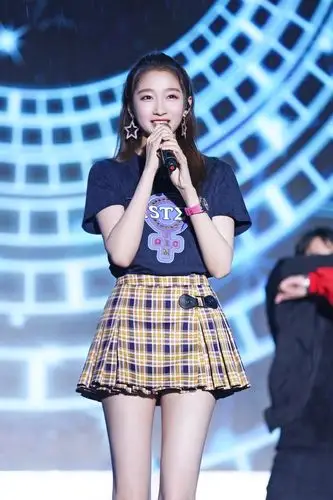 [女神新照]关晓彤的格子短裙,什么水平? zt