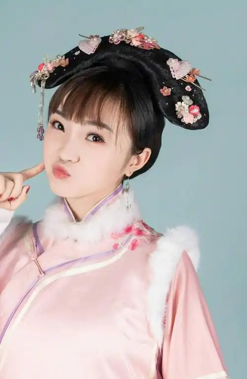 名门淑女!林妙可晒古风汉服写真 撑伞吹笛婉约清丽