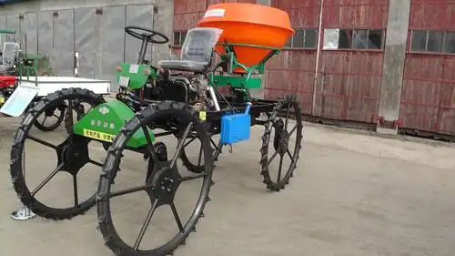 多功能小型施肥车