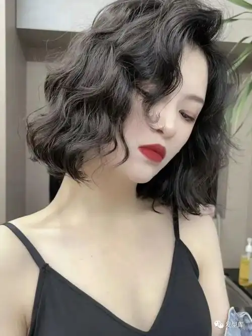 小卷蓬蓬头烫发发型 - 99短媒 - 短视频运营推广学习教程平台 - 抖音