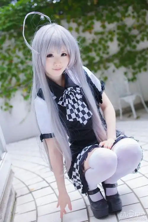奈亚子白丝千姿百态cos秀