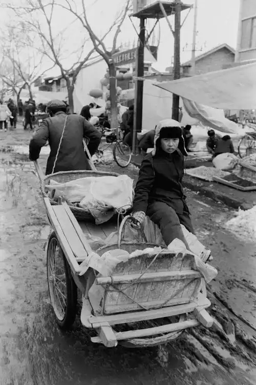 1990年代,陕北,山村孩子的发型.1995年,陕西宝鸡,冬天里的孩子.