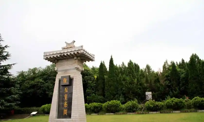 专家:周围有"五爪金龙"_秦始皇_陵墓_骊山