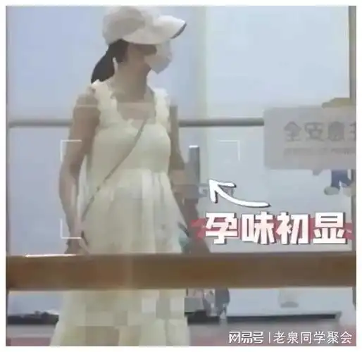 42岁谢娜又怀孕了?大肚子带3个女儿逛商场,孕态十足!