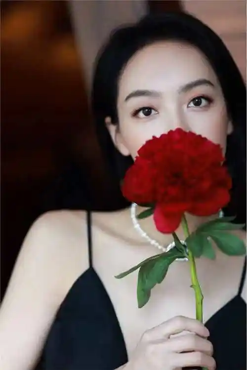 宋茜复古黑裙造型出席活动 温婉典雅凸显迷人气场- 娱乐八卦_赢家娱乐