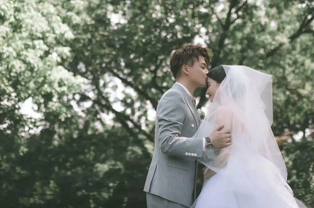 原创王牌对王牌主持人沈涛婚礼清新户外婚礼经典大气的白绿色