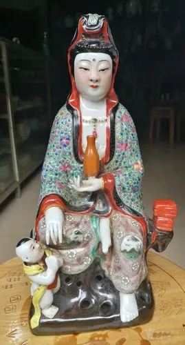 民国名家曾龙升粉彩童子观世音菩萨瓷器