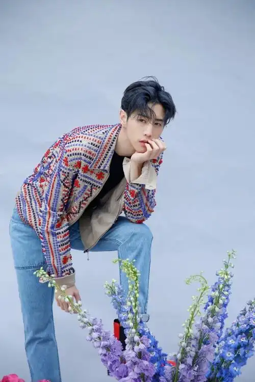 got7"三人三色"写真曝光 段宜恩朴珍荣清新帅气bambam化身"铲屎官"