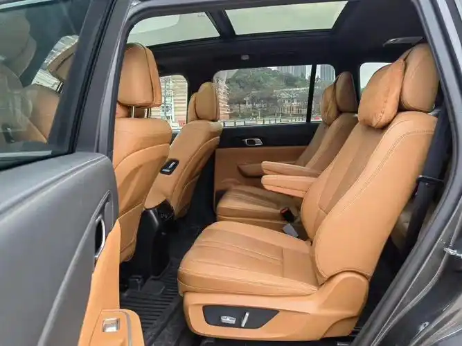 2021年02月份上牌 理想one增程6座版 前后电动座椅 一体式3连屏 20寸