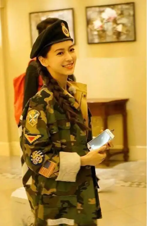 郑爽甜杨颖美,但都不如杨幂迪丽热巴帅!谁才是军中之花?