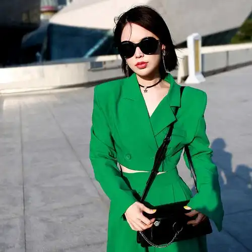 炸街绿色西装套装短款西服上衣高腰阔腿裤垂时尚套装