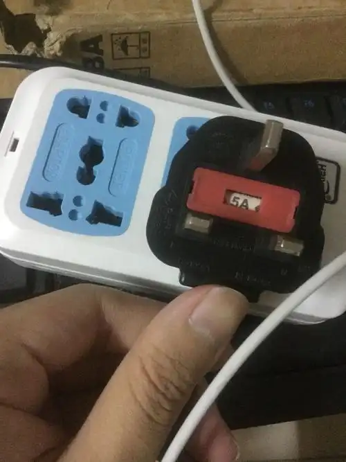 ps3的港版插头可以插这种插座吗?