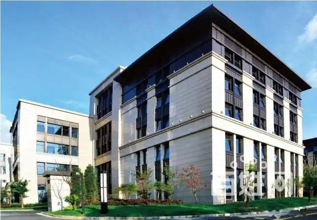 独栋5层的总部办公楼,紧邻2号线和虹桥交通枢纽