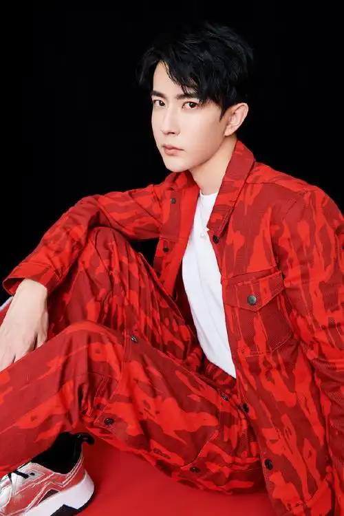 于朦胧新年红西装##百花迎春