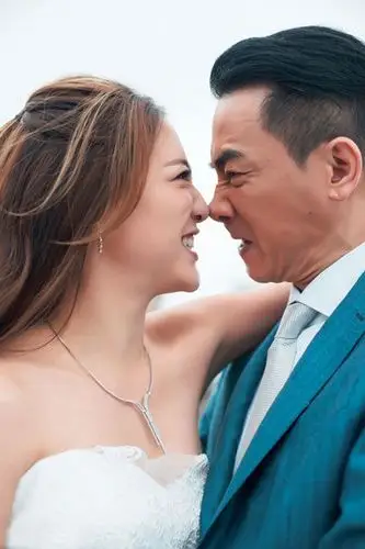 恩爱又搞怪!陈小春应采儿结婚5年再拍婚纱照(图)