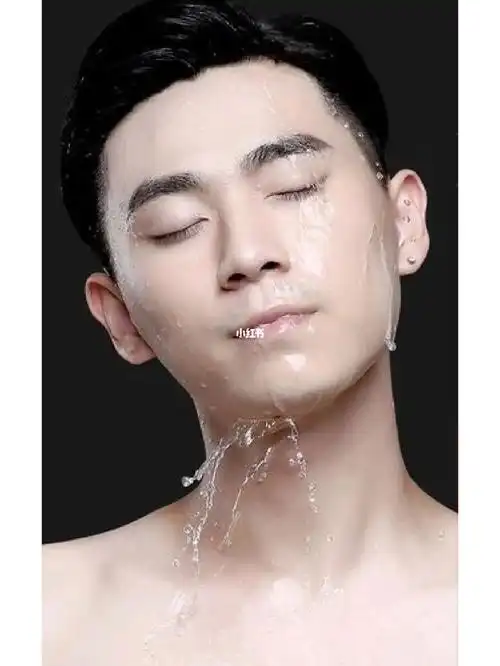 男生使用化妆水的正确步骤