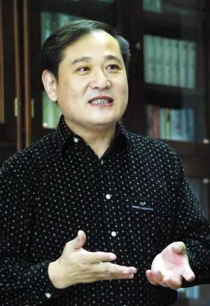 周荐,在171个新词语的背后-南开故事-南开大学