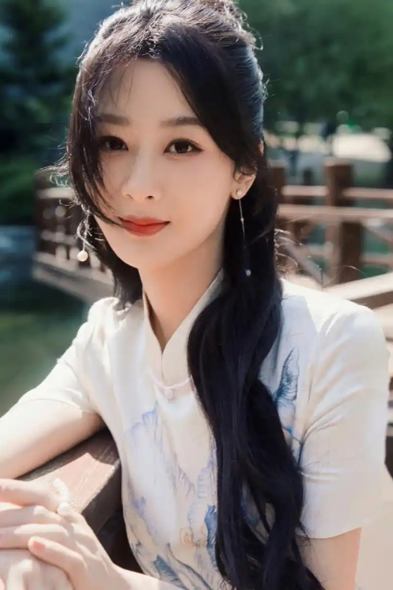 杨紫国风造型曝光!身穿白色旗袍亮相,越看越美朋友圈变搞笑博主