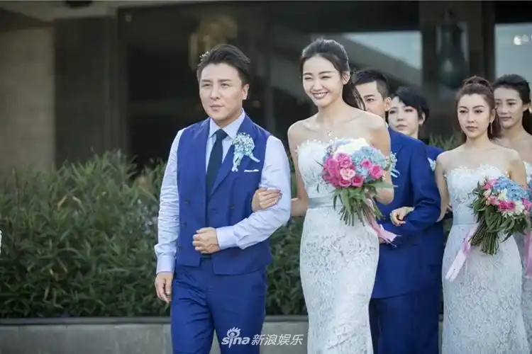 张玮杨烨巴厘岛甜蜜完婚 一岁女儿首曝光