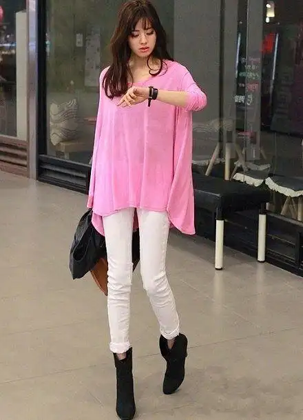 粉色衣服配什么裤子