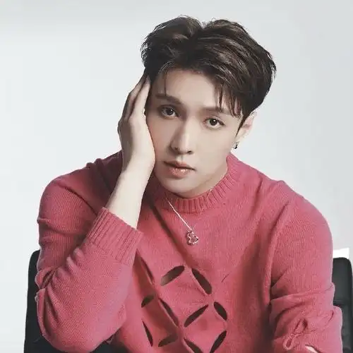 张艺兴超话#张艺兴十字路口跳舞#240210@张艺兴工作室更新头像 版头!