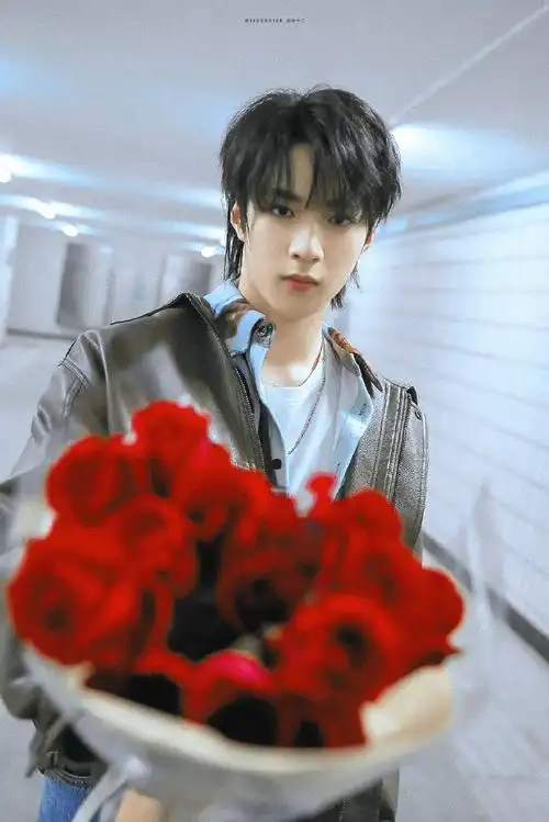 刘耀文夜色港风大片