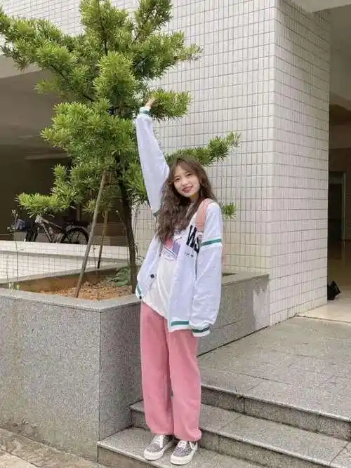 女生拍照站姿姿势简单好拍又易学拍照可爱又搞怪