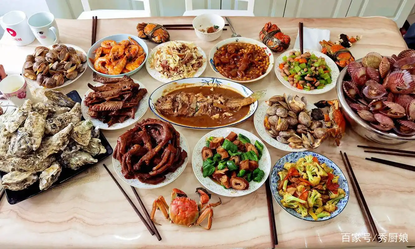 婆婆生日媳妇主厨,一桌饭菜走红朋友圈,网友:吃得寒酸,真抠门