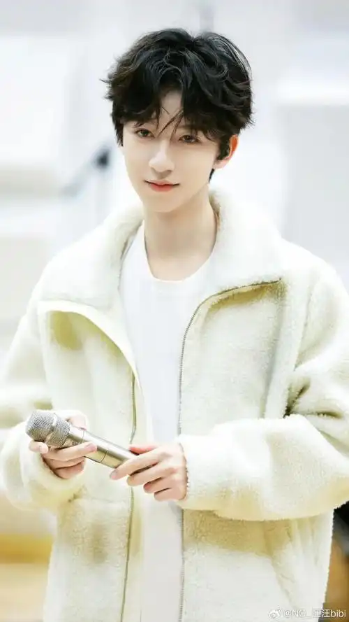 贺峻霖##比耶告白贺峻霖##贺峻霖2024 霖声漫漫扬四海