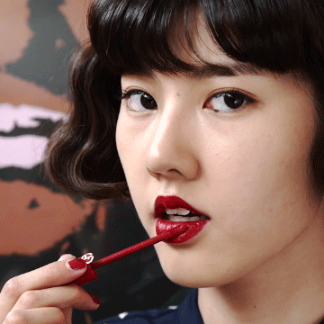 美女化妆红唇漂亮gif动图_动态图_表情包下载_soogif