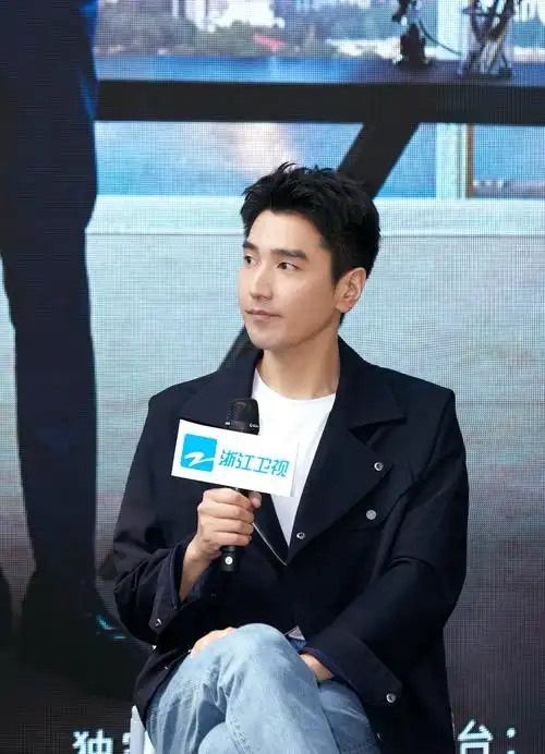 今日,由吕行执导,赵又廷领衔主演的职场现实主义电视剧《平凡的荣耀》