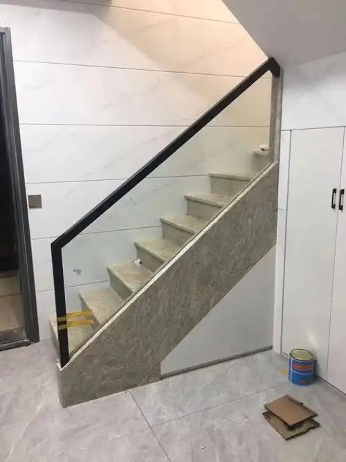 预埋槽玻璃楼梯扶手牢固耐用美观简约风格