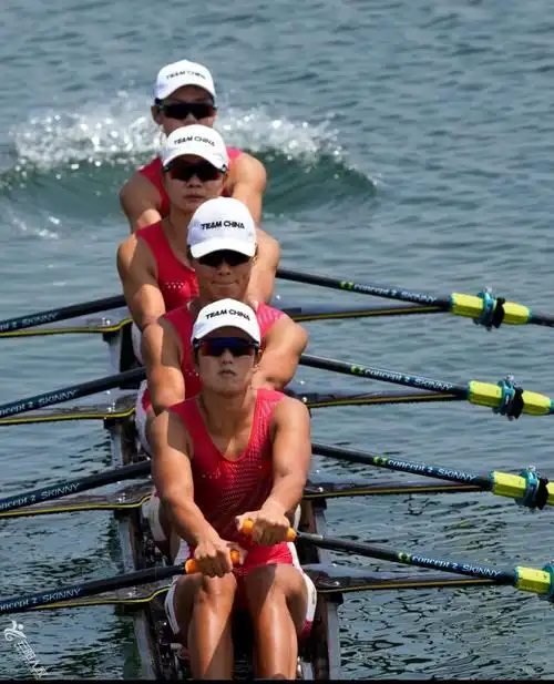 恭喜中国女子四人皮划艇夺冠