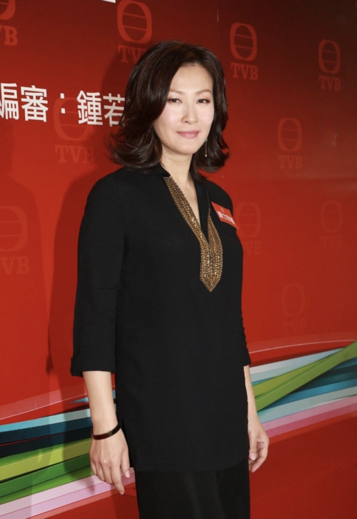 51岁陈慧珊受访公开近况否认退圈现攻读博士学位已接拍新电影