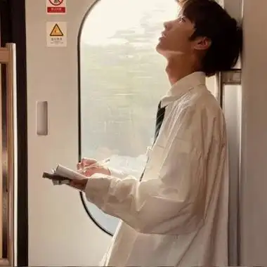 侧脸头像男生阳光